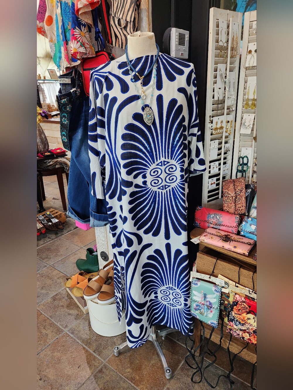 Gigio Bold Print Kaftan Dress - Picture 5 of 7